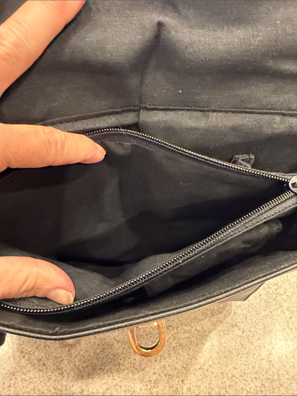 Black Leather Top-Handle Shoulder Bag w/ Gold Tone Lock & lots of organization - Picture 5 of 13